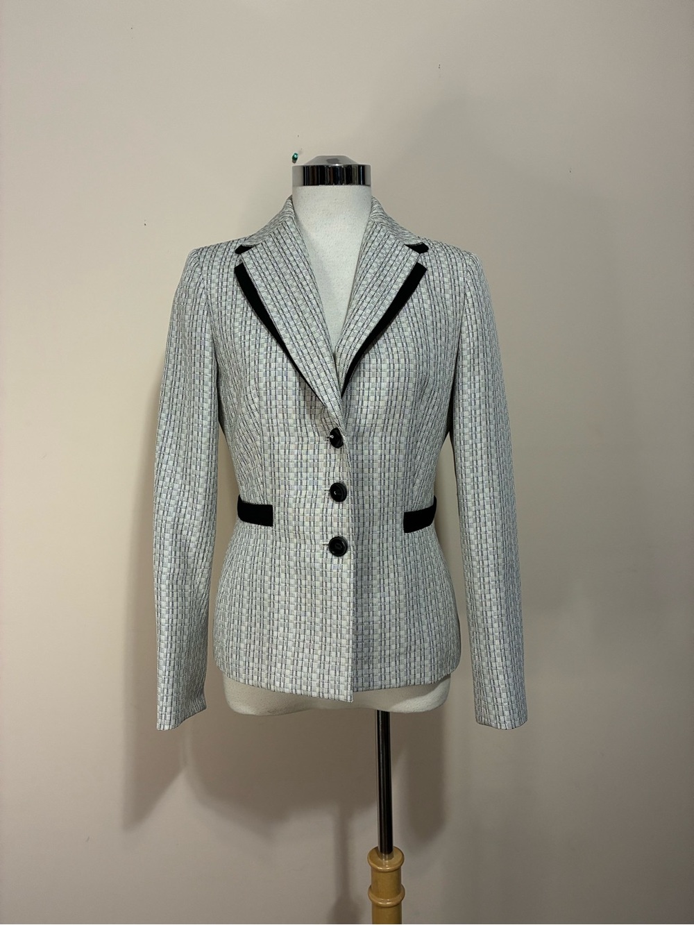 Evan/Picone Women’s Light Gray Women's Blazer with Black Trim